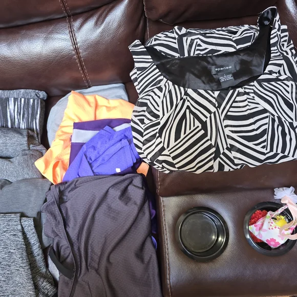 Kim Wimberly Assorted Clothes - Picture 2 of 6